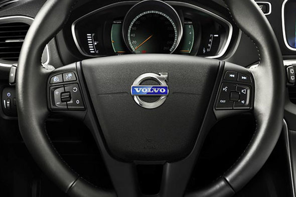 Volante con el nuevo símbolo de Volvo - Brandemia_