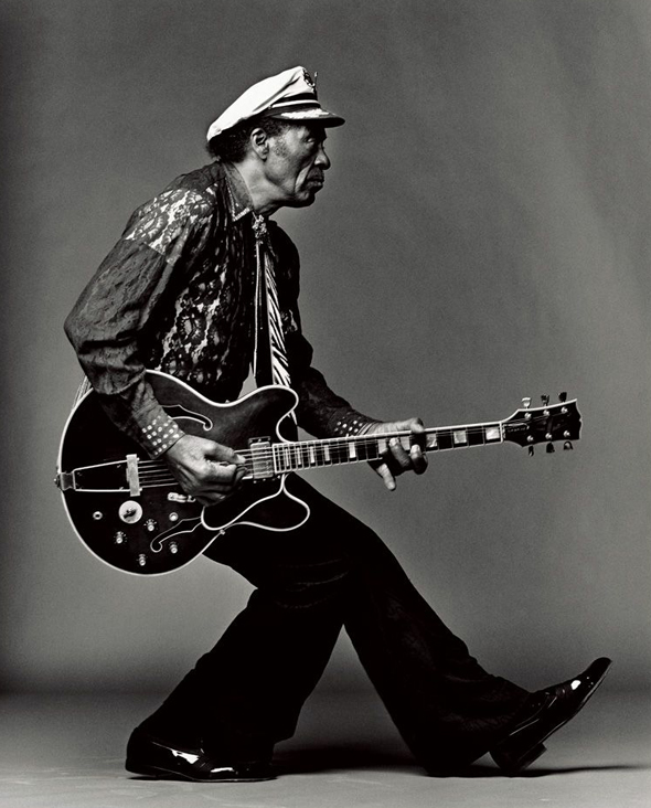 imagen de Chuck Berrry con una guitarra de la marca Gibson