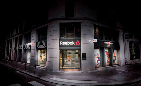 La marca deportiva Reebok presenta su nueva imagen Brandemia